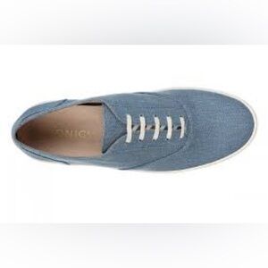 Vionic Callie Women’s  Hybrid Oxford in light blue denim/canvas, size 9.